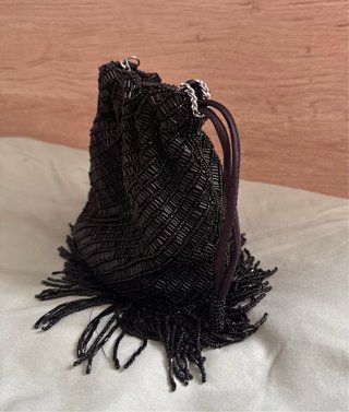Bolso de fiesta negro con abalorios