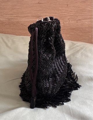 Bolso de fiesta negro con abalorios