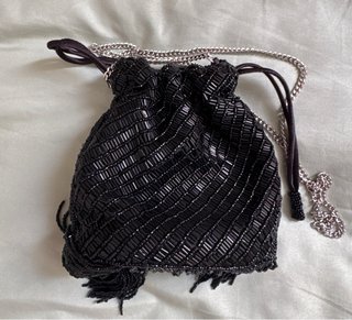 Bolso de fiesta negro con abalorios