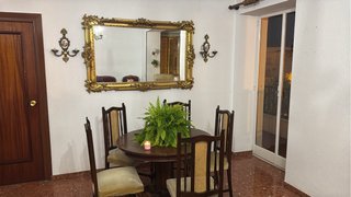 Mesa redonda con 5 sillas