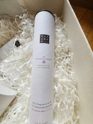 Set de Rituals of Sakura, blanco y dorado