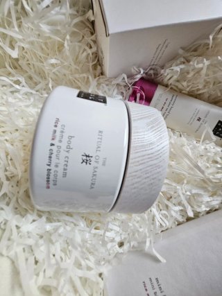 Set de Rituals of Sakura, blanco y dorado