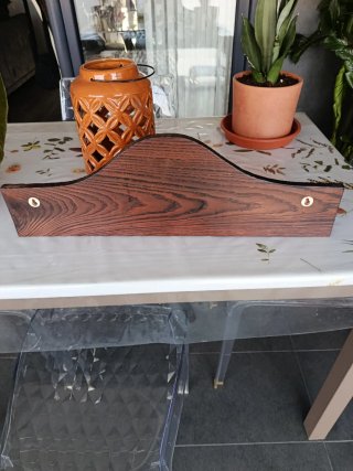 Perchero de madera decorado
