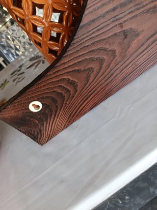 Perchero de madera decorado