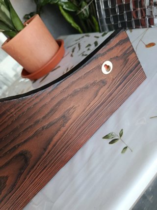 Perchero de madera decorado