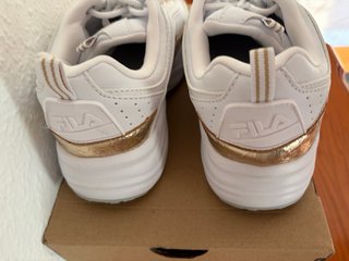 Zapatillas Fila Blancas y Doradas Talla 37