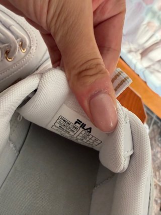 Zapatillas Fila Blancas y Doradas Talla 37