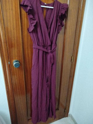 Mono morado con volantes