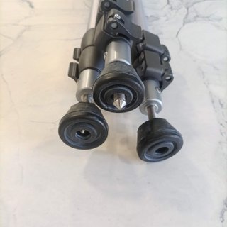 Trípode Amazon Basics con rótula orientable