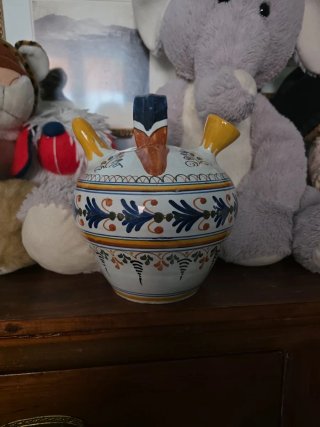 Botijo antiguo de cerámica pintada Talavera