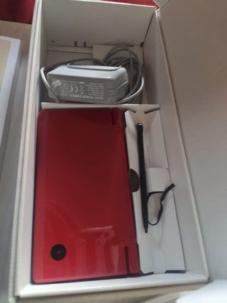 Consola Nintendo DSi Roja