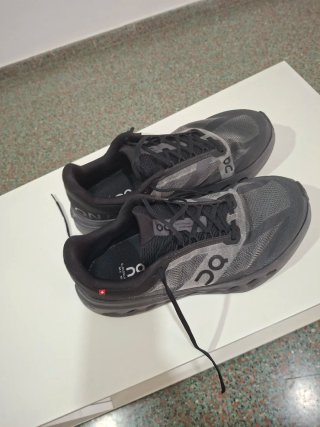 Bambas On Running Talla 44 Negras/Grises
