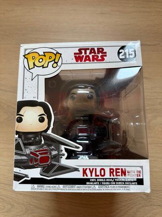 Funko Pop Kylo Ren con Tie Fighter #215