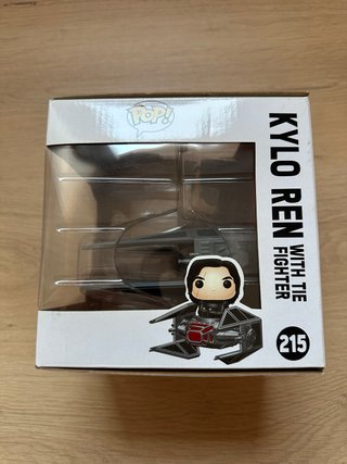Funko Pop Kylo Ren con Tie Fighter #215