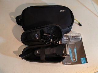 Afeitadora Braun Series 3 con estuche y bolsa