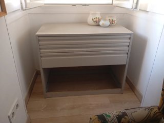 Cajonera beige de madera