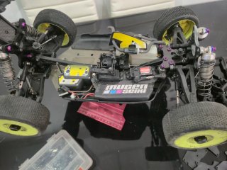 Mugen MBX8 1/8 RC Buggy