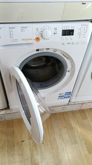 Lavadora-Secadora Indesit 7kg/5kg 1600 RPM