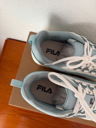 Zapatillas Fila Blancas y Turquesa Talla 39