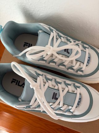 Zapatillas Fila Blancas y Turquesa Talla 39