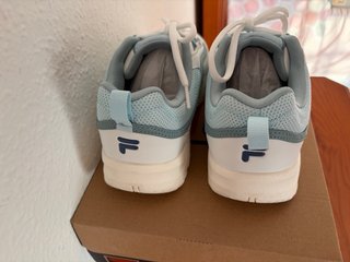 Zapatillas Fila Blancas y Turquesa Talla 39