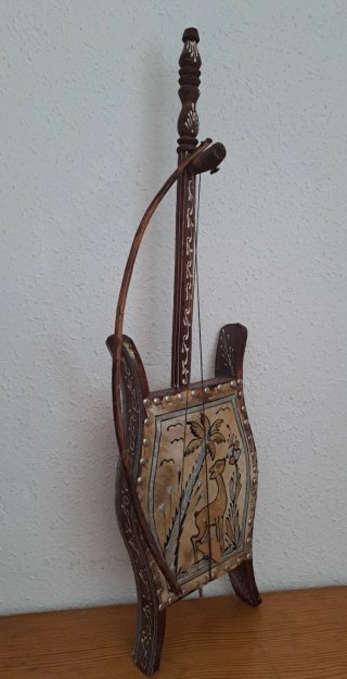 Rabab instrumento musical decorativo