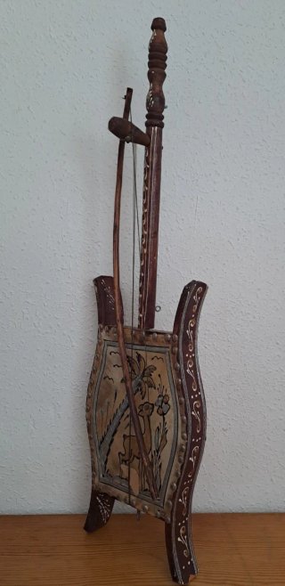 Rabab instrumento musical decorativo