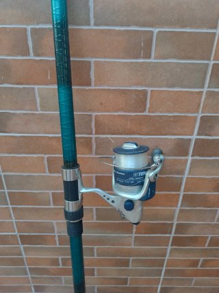 Caña de pescar con carrete Taktika
