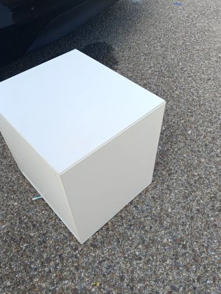 Mueble cubo Ikea Valje blanco con puerta