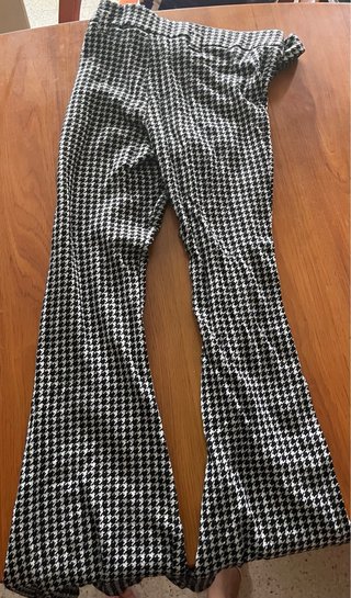 Pantalones pata de elefante con estampado