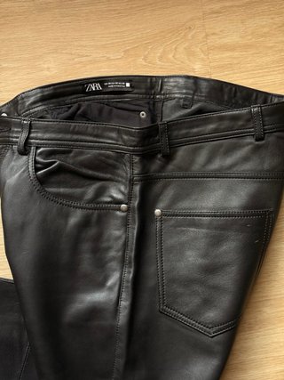Pantalón cuero sintético Zara negro