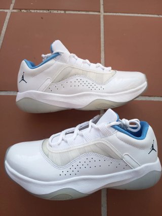 Zapatillas Jordan Blancas y Azules