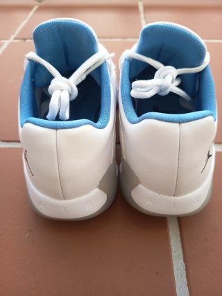 Zapatillas Jordan Blancas y Azules