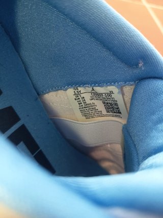 Zapatillas Jordan Blancas y Azules
