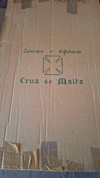 Caja Cruz de Malta terciopelo vacía cubertería