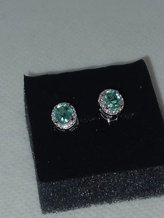 Pendientes de Esmeralda con pavé de topacio.