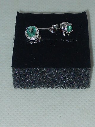 Pendientes de Esmeralda con pavé de topacio.