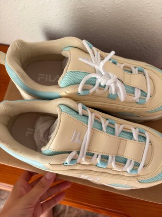Zapatillas Fila Beige y Azul Talla 39