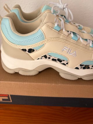 Zapatillas Fila Beige y Azul Talla 39
