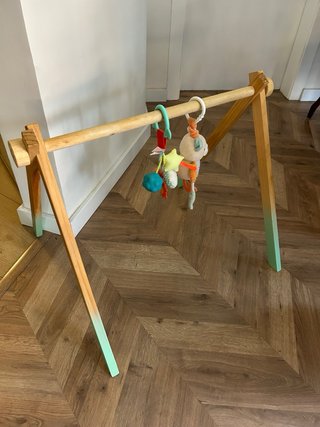 Estructura de juego para bebé de madera