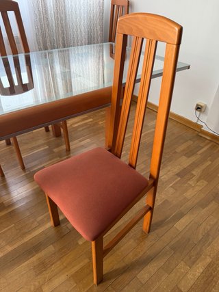 Mesa Comedor Cristal y Sillas Madera