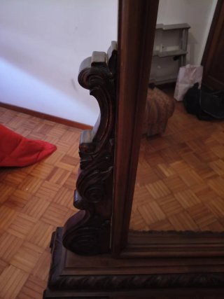 Espejo de madera tallada