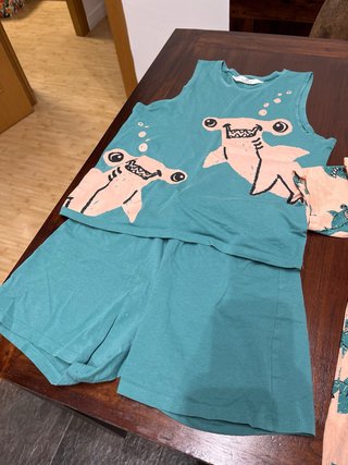 Conjunto Pijama HM Tiburones T134 8/9A