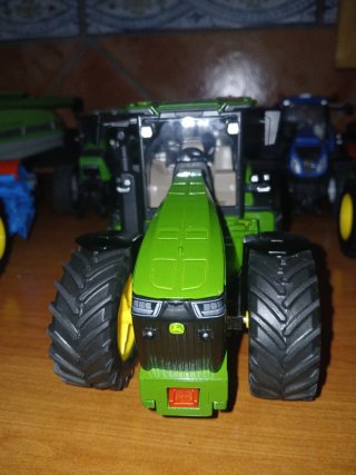 Tractor John Deere 8370R 1:32