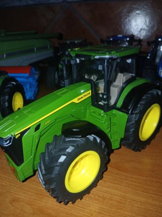 Tractor John Deere 8370R 1:32