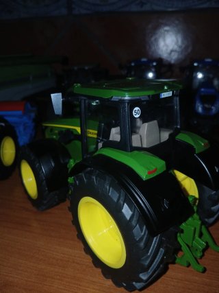 Tractor John Deere 8370R 1:32