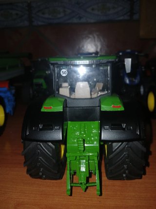 Tractor John Deere 8370R 1:32