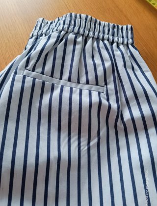 Pantalón rayas azul y blanco