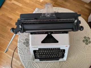 Máquina de escribir Olympia, Carro grande.