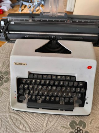 Máquina de escribir Olympia, Carro grande.